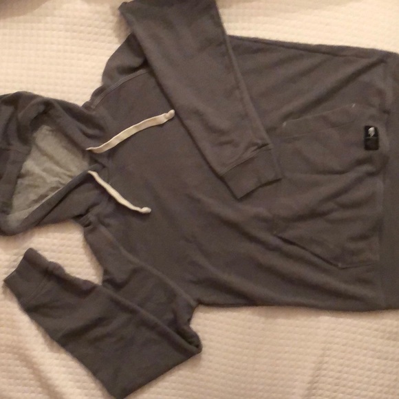 The North Face Tops - This sweatshirt is so comfy and soft. worn once.